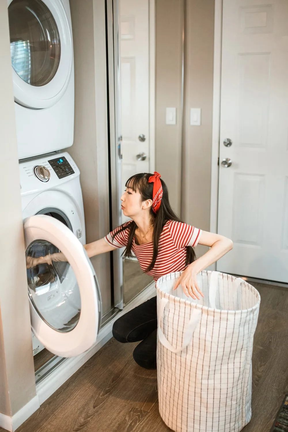 How to wash graphic sweatshirts illustrated by loading clothes into a washing machine
