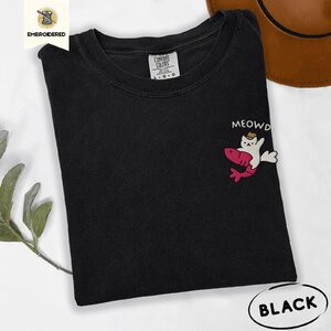 Black Meowdy White Cat Pink Shrimp Embroidered T-Shirt
