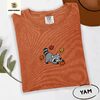 Yam Playful Autumn Raccoon Embroidered T-Shirt