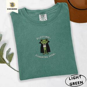 Light Green Plotting Scheming Even Vampire Frog Embroidered T-Shirt