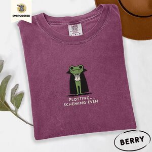 Berry Plotting Vampire Frog Embroidered T-Shirt