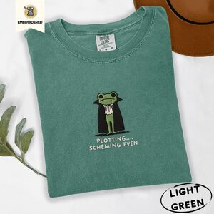 Light Green Plotting Vampire Frog Embroidered T-Shirt