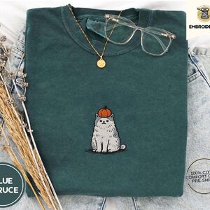 Blue Spruce Pumpkin Cat Embroidered T-Shirt