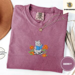 Berry Reading Cat and Flowers Embroidered T-Shirt