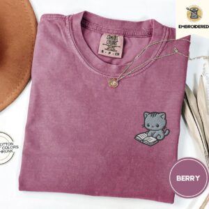 Berry Reading Cat Embroidered T-Shirt