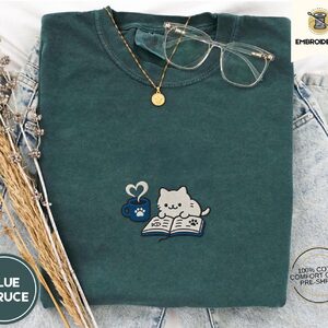 Blue Spruce Reading Kitten and Mug Embroidered T-Shirt