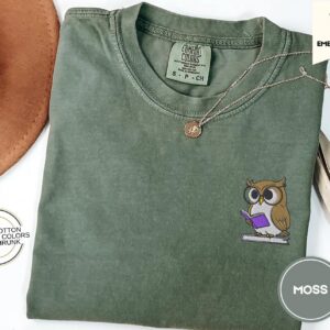 Moss Reading Owl Embroidered T-Shirt