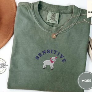 Moss Sensitive Lamb Embroidered T-Shirt